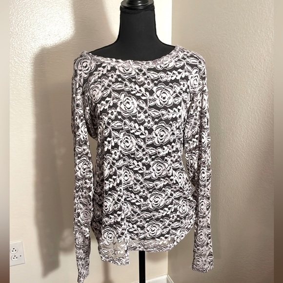 Lace blouse - Picture 1 of 8